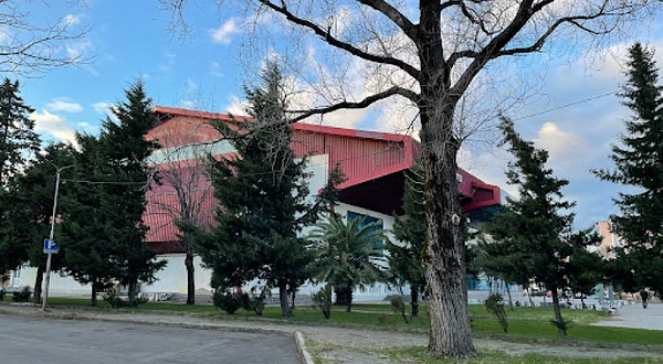 库塔伊西体育宫