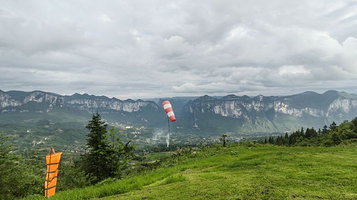 大峡谷滑翔伞露营基地
