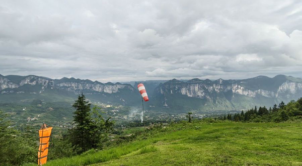 大峡谷滑翔伞露营基地