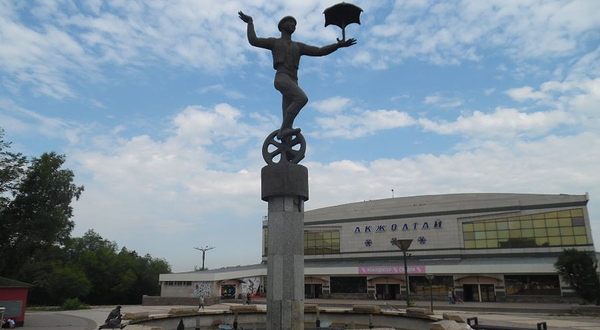 Scuplture The Equilibrist