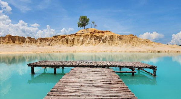 民丹岛沙漠蓝湖