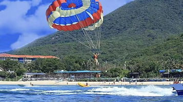 亚龙湾海底世界专业潜水中心