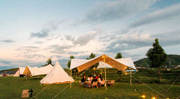 隐山岚湖畔牧场露营区