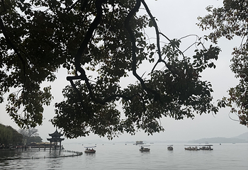 西湖观光游览车第 23 张图片