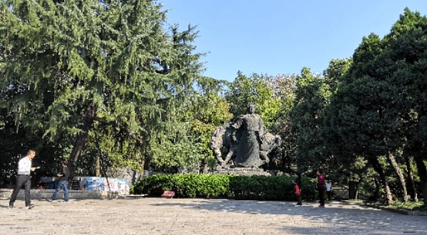 黄鹤楼公园-岳飞广场