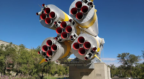 Ракета-носитель «Союз» в честь 20-летия космодрома.