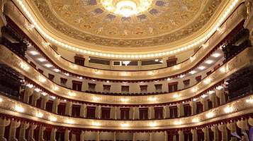 鲁斯塔维利剧场