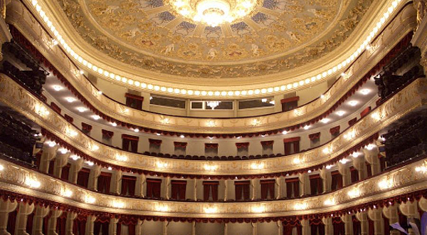 鲁斯塔维利剧场