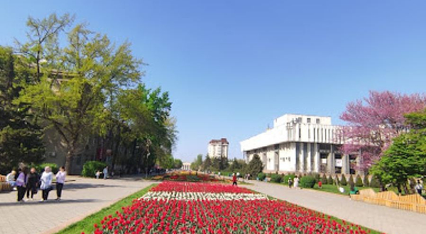 Toktogul Satylganov Philharmonic Square
