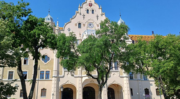 凯奇凯梅特市政厅