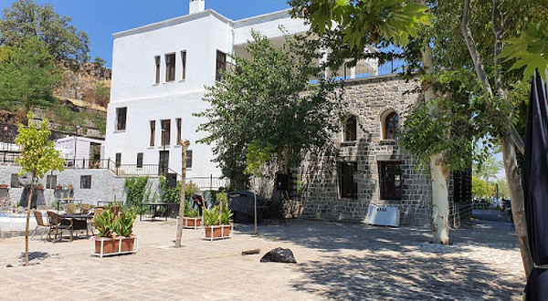 Gazi köşkü şark evi