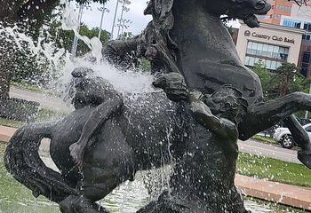 J.C. Nichols Memorial Fountain第 7 张图片