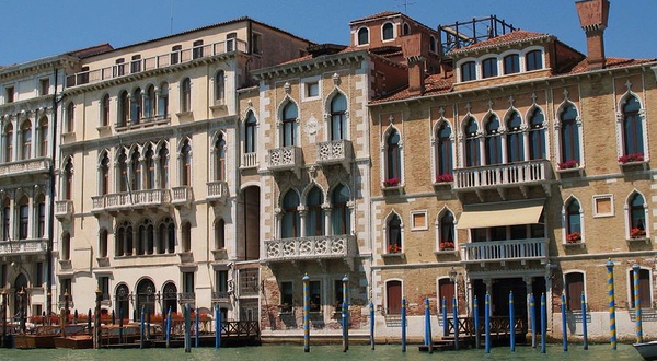 孔塔里尼法桑宫