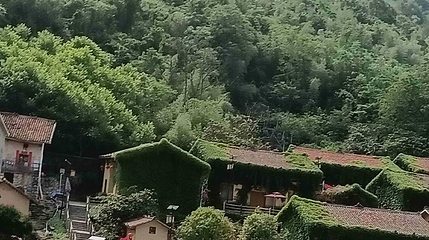 仫佬族特色村寨第 1 张图片