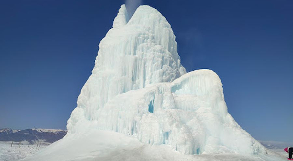 Мұзтау/ Ледяной вулкан/ Ice volcano