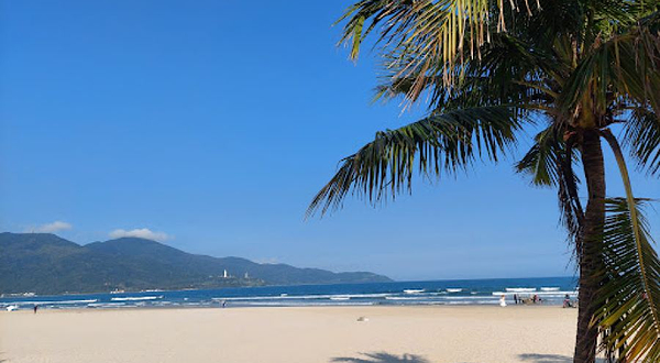 Bãi tắm Phạm Văn Đồng