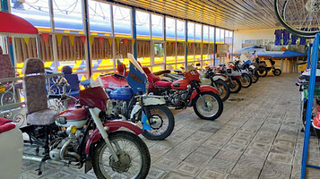 Retro Salon/Retro Soviet Car Museum