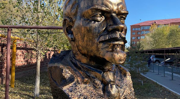 Pamyatnik V.i.leninu