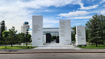 Giant Oak at the Square of Independence