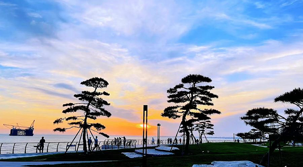 欢乐滨海城-海边步行道