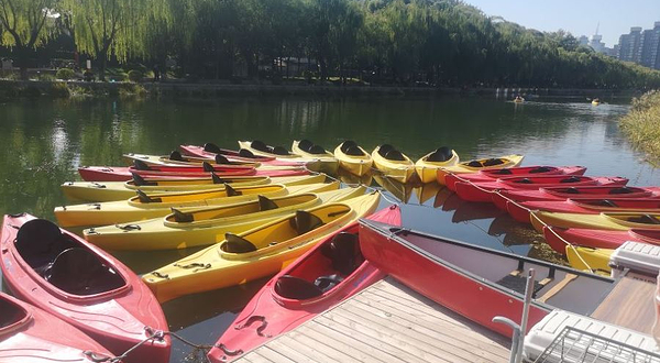 行知·多布亮马河城市水上营地