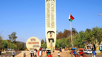 Monument Fahaleovantena