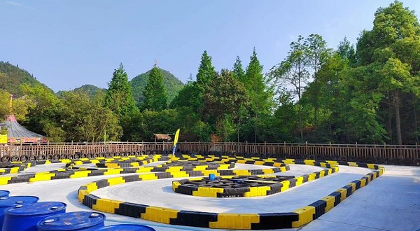 花溪河畔游乐场