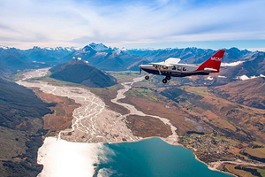 米尔福德峡湾观光飞行