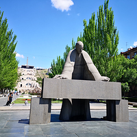 Alexander Tamanyan Statue
