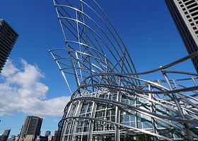 国立国际美术馆