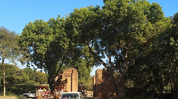 Tharabar Gate သရပါတံခါး