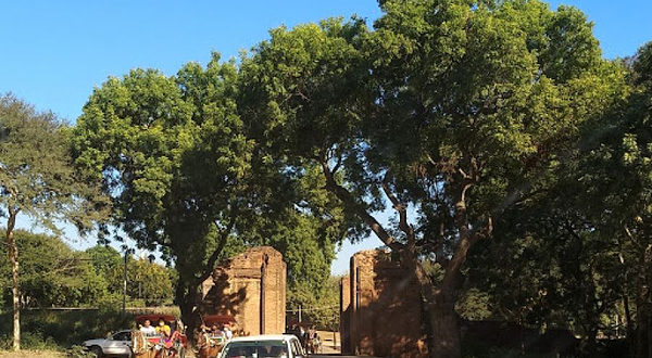 Tharabar Gate သရပါတံခါး