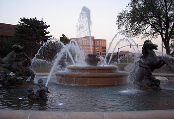 J.C. Nichols Memorial Fountain第 5 张图片