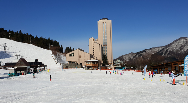 越后汤泽NASPA滑雪场