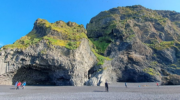 Hálsanefshellir Cave