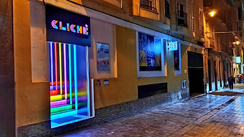 Cliché Selfie Gallery