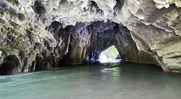 兴仁市大硝洞溶洞群天坑群景区