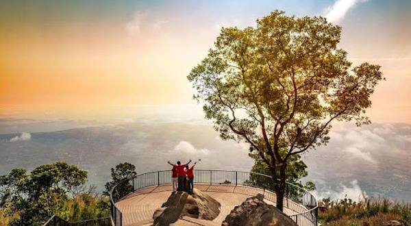 Cột mốc Núi Bà Đen 986m