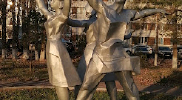 Sculpture with three athletes and Sputnik