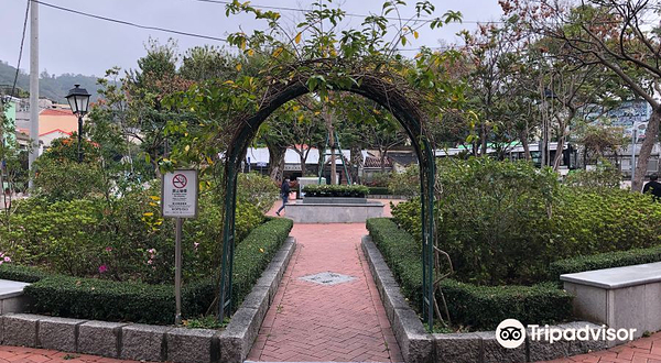 恩尼斯总统前地