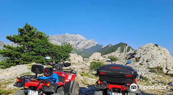 Quad-Omiš, Podgrađe