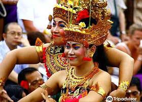 巴厘岛乌鲁瓦图卡恰火舞秀