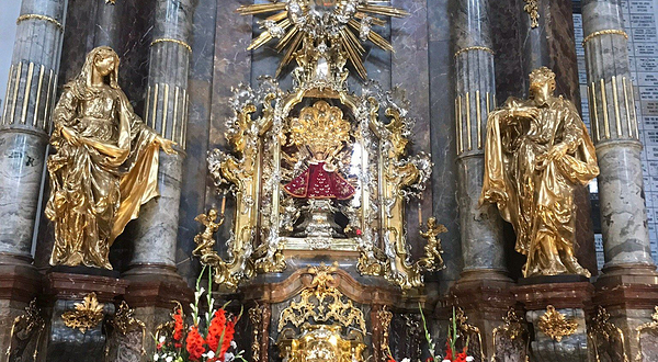 圣母玛利亚.斯涅日娜教堂