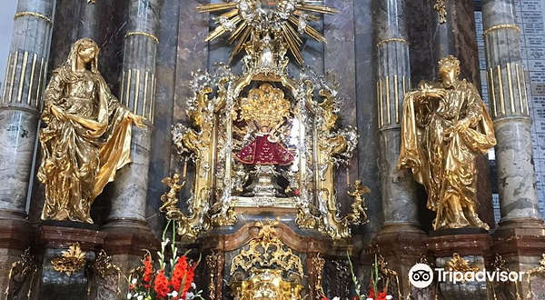 圣母玛利亚.斯涅日娜教堂