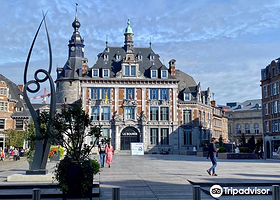 那慕尔兵器广场