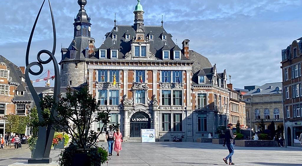 那慕尔兵器广场