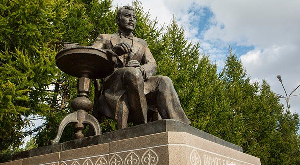Monument to Ahmet Baitursynov