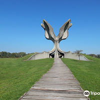 石花纪念碑与博物馆