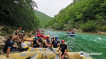 Rafting on Neretva