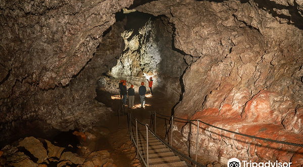 瓦汀舍利尔洞穴